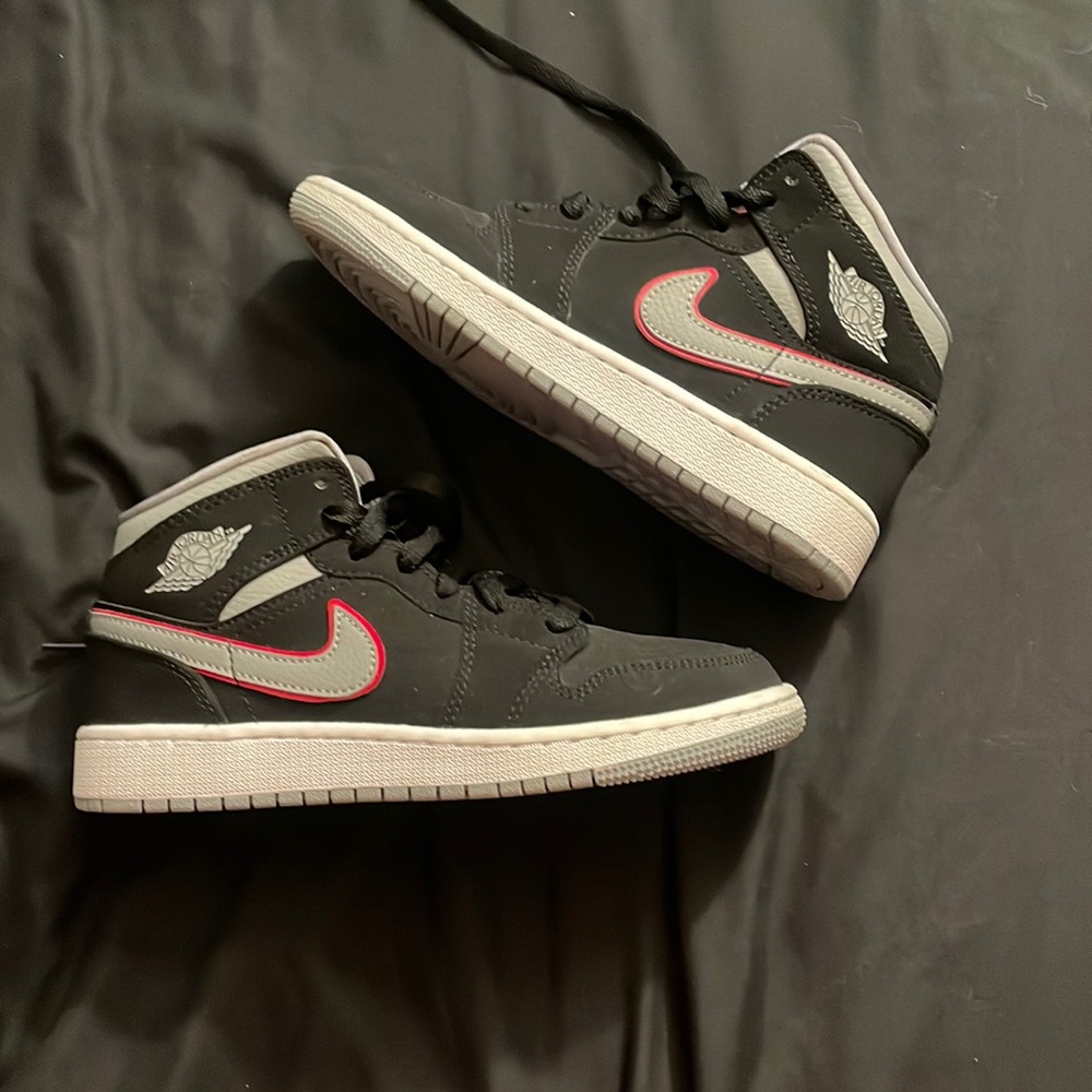 Air Jordan mid